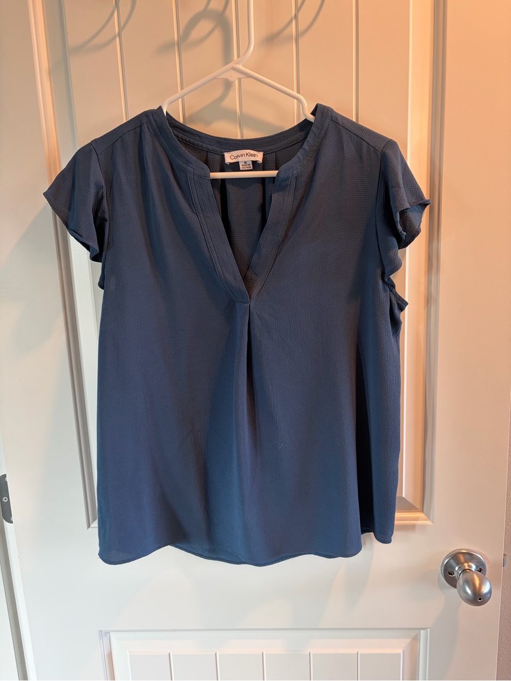 🦄 3/$15 Calvin Klein Navy V-Neck Flutter Sleeve Women's Blouse